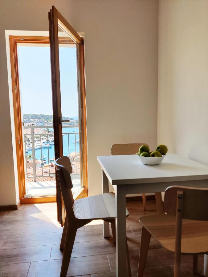 Brand New Apt W Balcony & Perfect Seaview At Center Hvar Town Eksteriør billede